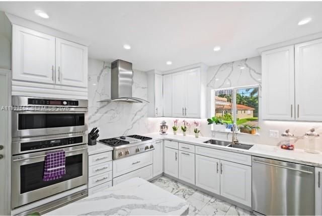 For Rent: $14,900 (6 beds, 4 baths, 4618 Square Feet)