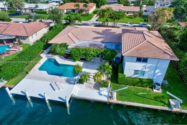 For Rent: $14,900 (6 beds, 4 baths, 4618 Square Feet)