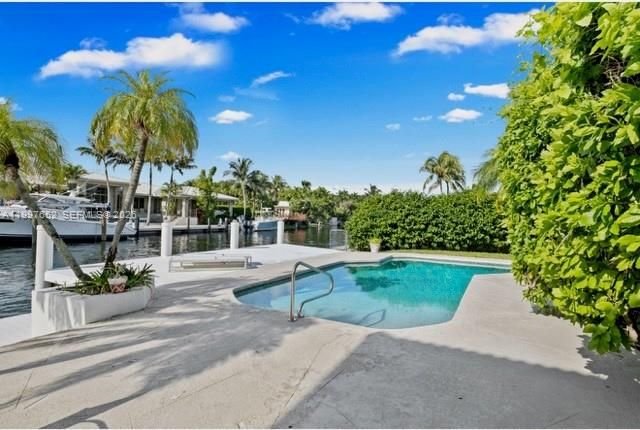For Rent: $14,900 (6 beds, 4 baths, 4618 Square Feet)