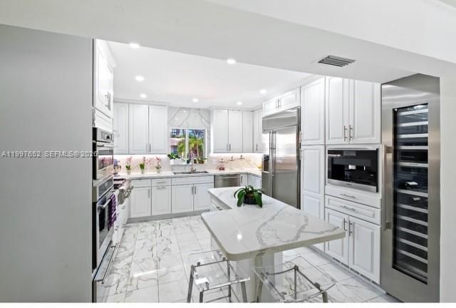 For Rent: $14,900 (6 beds, 4 baths, 4618 Square Feet)