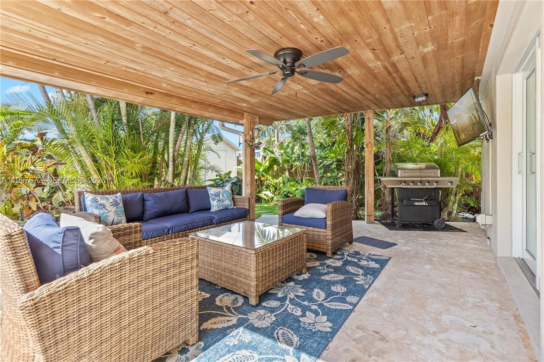 Reer covered patio