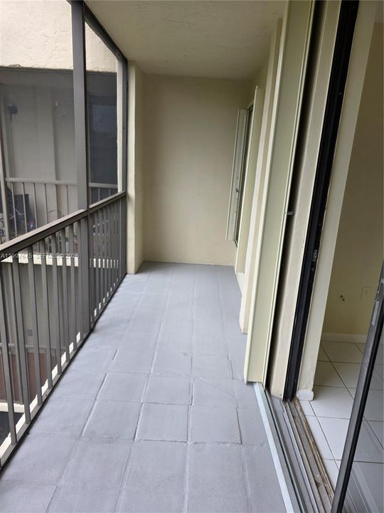 For Sale: $240,000 (1 beds, 1 baths, 705 Square Feet)