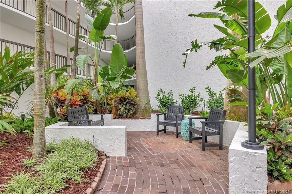 Suntide Courtyard (2)