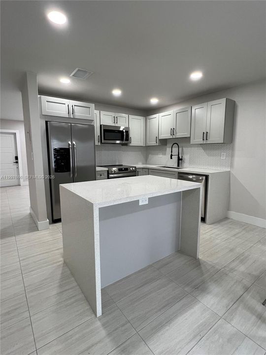 Active With Contract: $395,700 (2 beds, 2 baths, 1260 Square Feet)