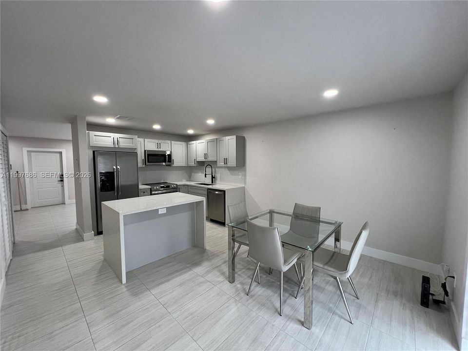 Active With Contract: $395,700 (2 beds, 2 baths, 1260 Square Feet)