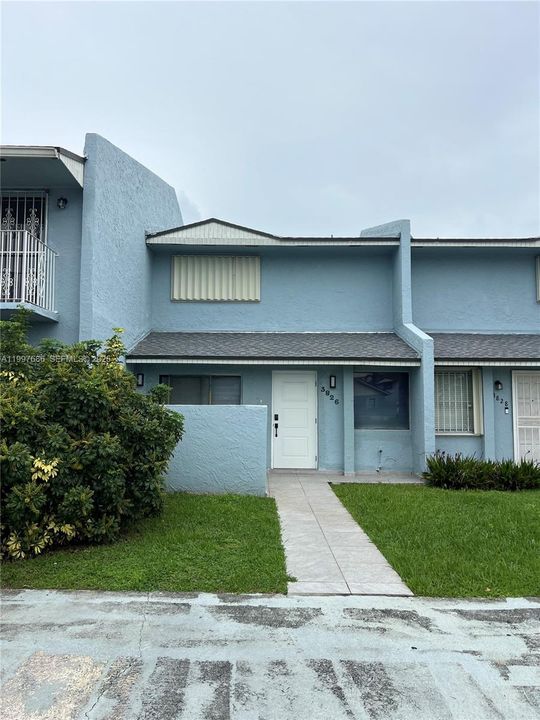 Active With Contract: $395,700 (2 beds, 2 baths, 1260 Square Feet)