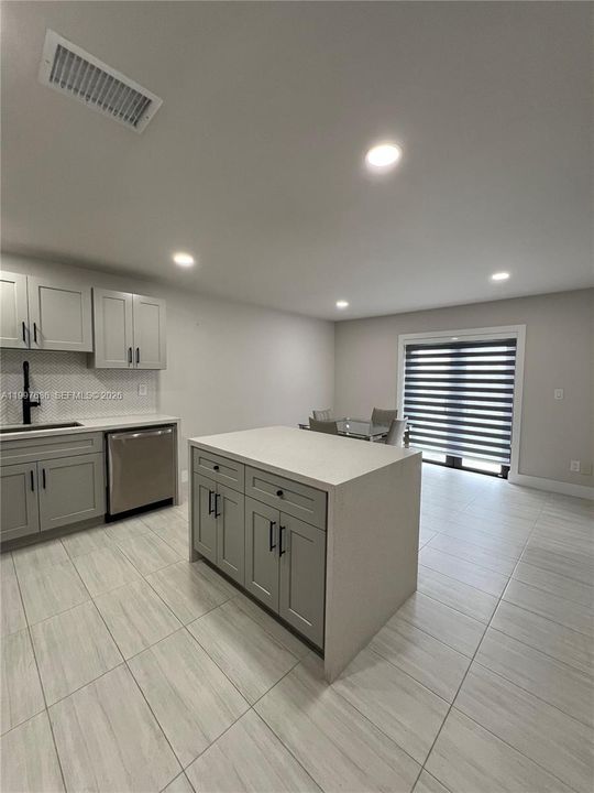Active With Contract: $395,700 (2 beds, 2 baths, 1260 Square Feet)