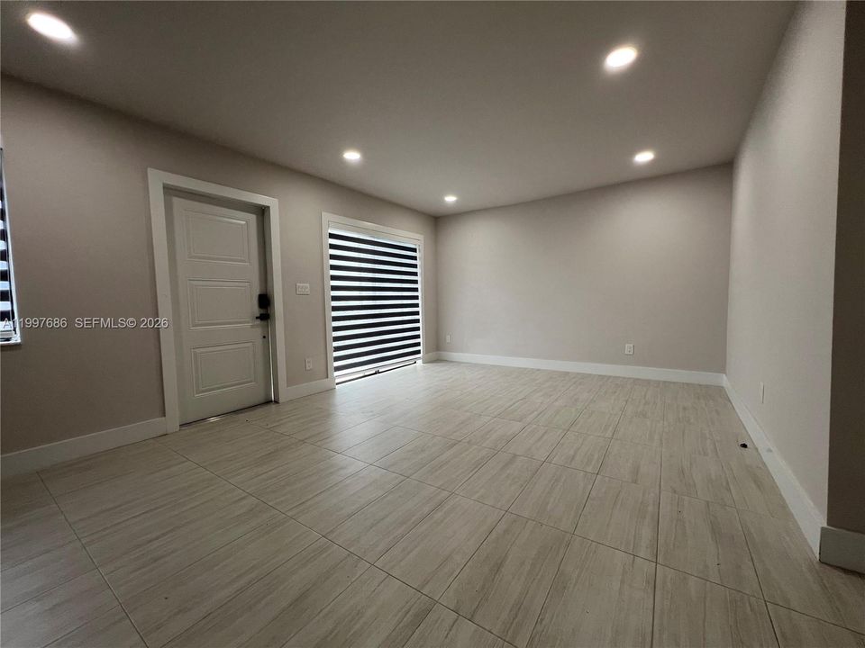 Active With Contract: $395,700 (2 beds, 2 baths, 1260 Square Feet)