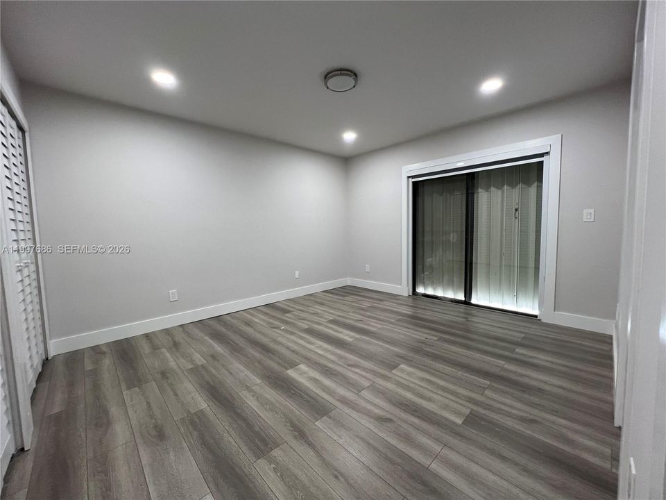 Active With Contract: $395,700 (2 beds, 2 baths, 1260 Square Feet)