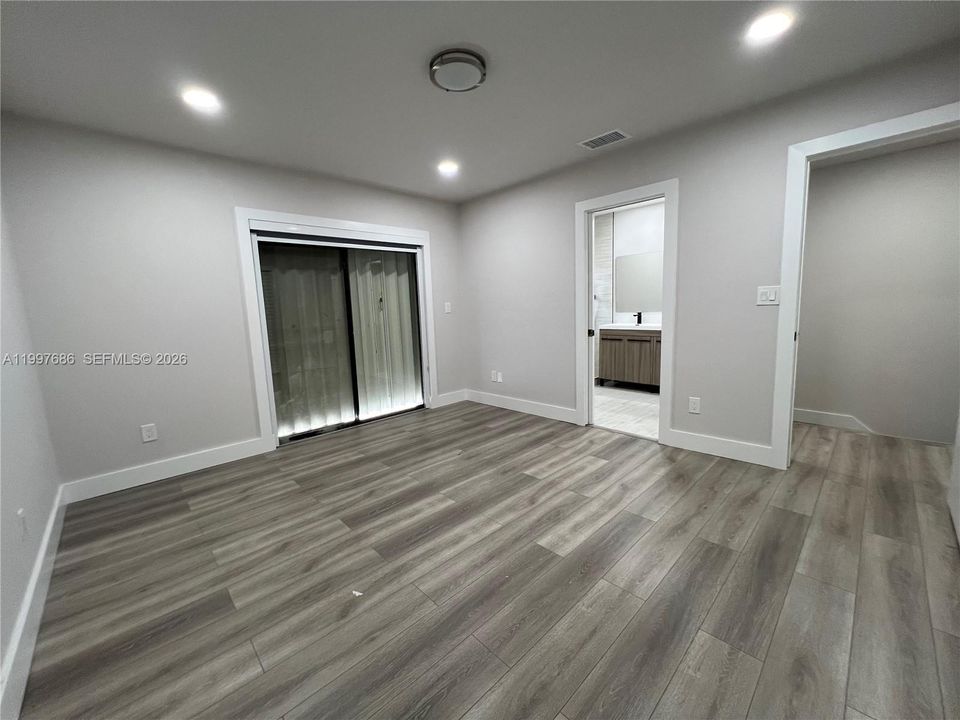 Active With Contract: $395,700 (2 beds, 2 baths, 1260 Square Feet)