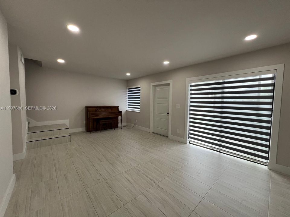 Active With Contract: $395,700 (2 beds, 2 baths, 1260 Square Feet)