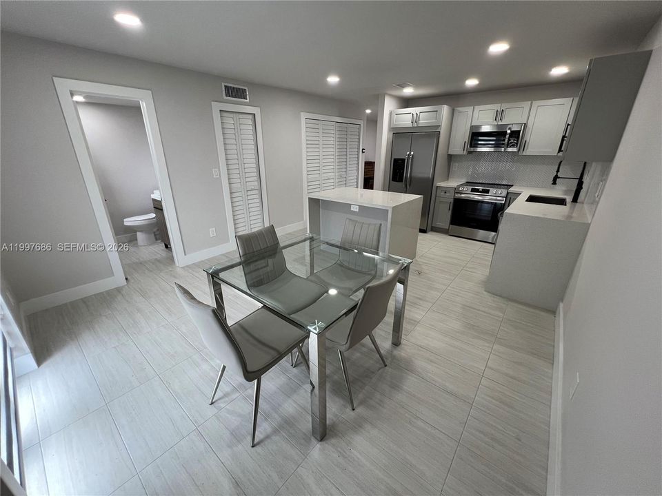 Active With Contract: $395,700 (2 beds, 2 baths, 1260 Square Feet)