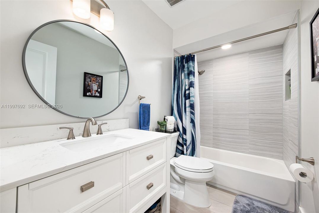 Active With Contract: $409,900 (2 beds, 2 baths, 1160 Square Feet)