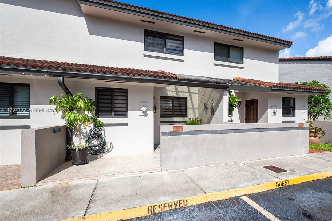 Active With Contract: $409,900 (2 beds, 2 baths, 1160 Square Feet)