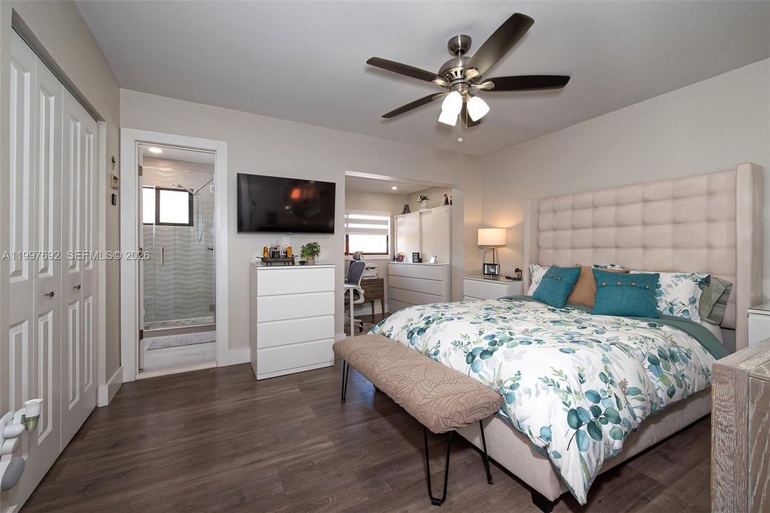 Active With Contract: $409,900 (2 beds, 2 baths, 1160 Square Feet)