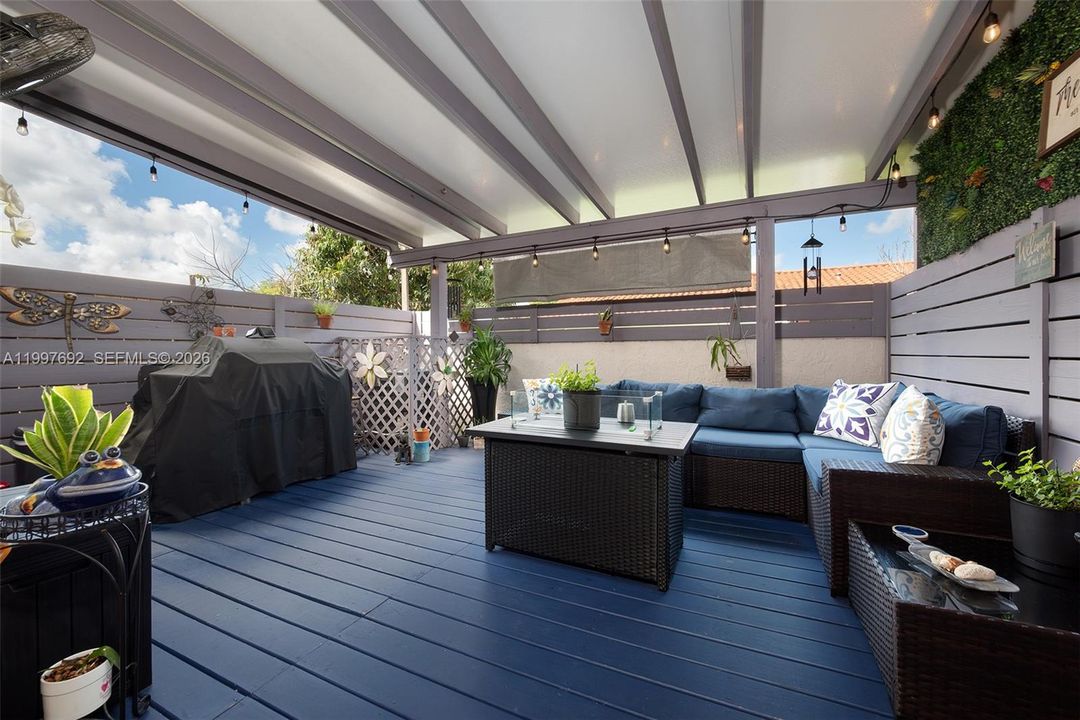 Active With Contract: $409,900 (2 beds, 2 baths, 1160 Square Feet)