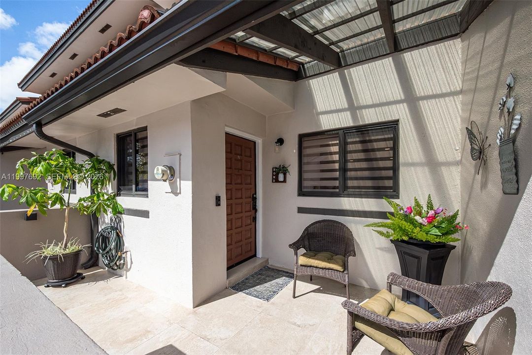 Active With Contract: $409,900 (2 beds, 2 baths, 1160 Square Feet)