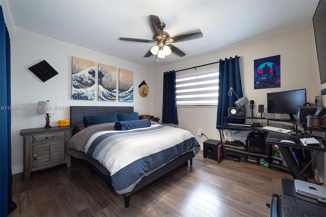 Active With Contract: $409,900 (2 beds, 2 baths, 1160 Square Feet)