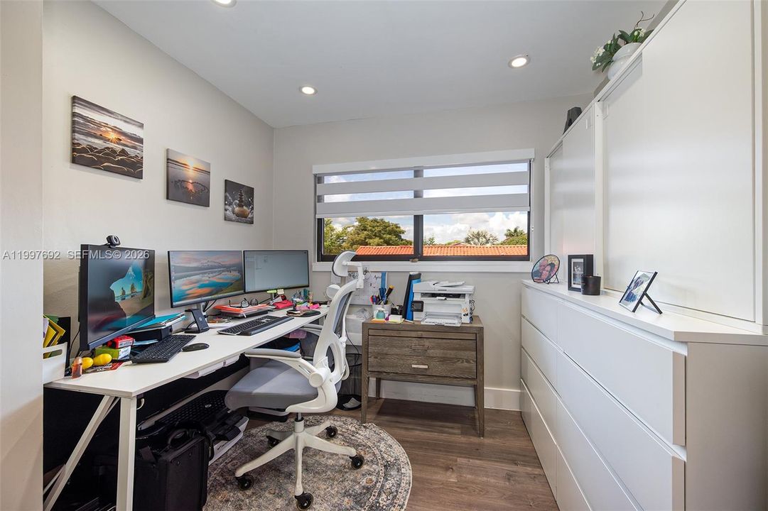 Active With Contract: $409,900 (2 beds, 2 baths, 1160 Square Feet)