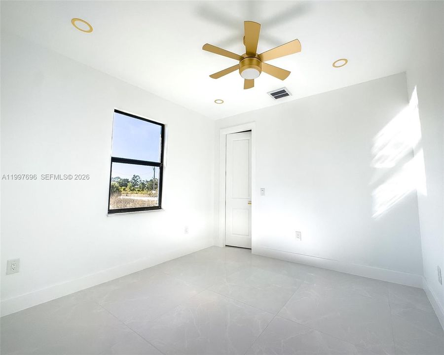 For Sale: $425,000 (4 beds, 2 baths, 1865 Square Feet)
