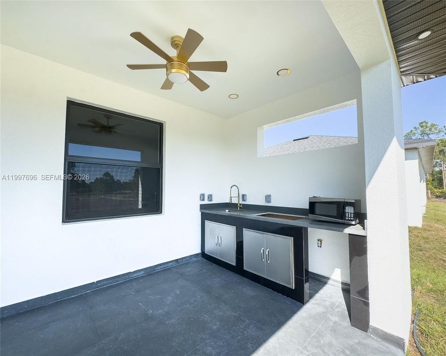 For Sale: $425,000 (4 beds, 2 baths, 1865 Square Feet)