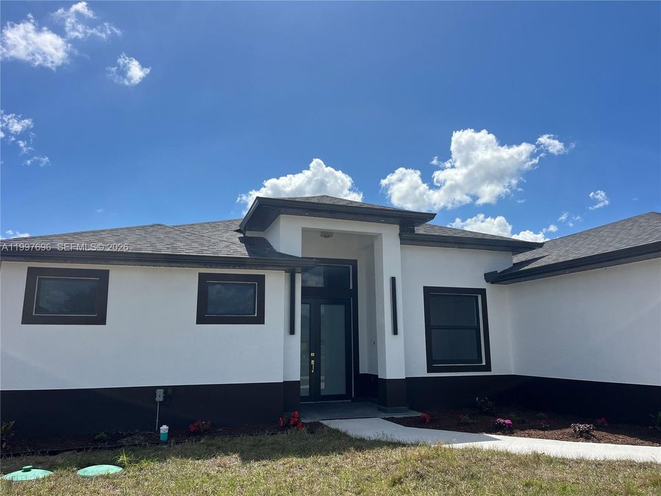 For Sale: $425,000 (4 beds, 2 baths, 1865 Square Feet)