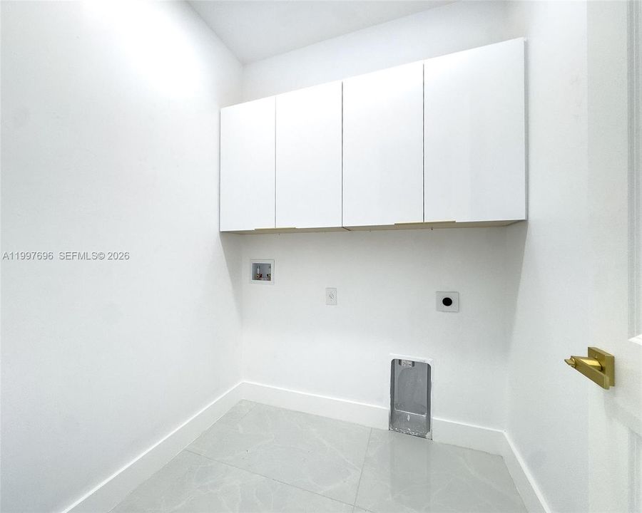 For Sale: $425,000 (4 beds, 2 baths, 1865 Square Feet)