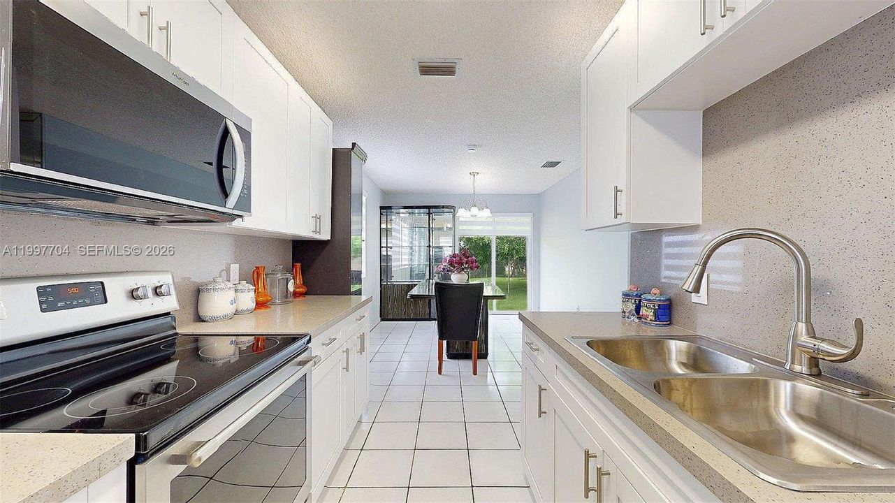 Active With Contract: $2,800 (3 beds, 2 baths, 1196 Square Feet)