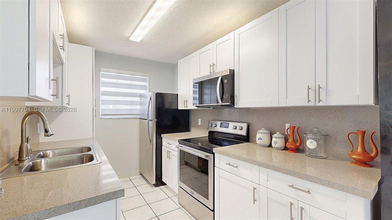 Active With Contract: $2,800 (3 beds, 2 baths, 1196 Square Feet)