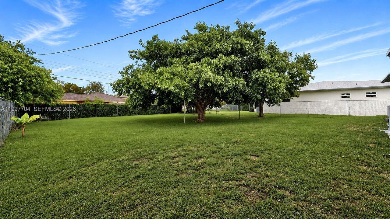 Active With Contract: $2,800 (3 beds, 2 baths, 1196 Square Feet)