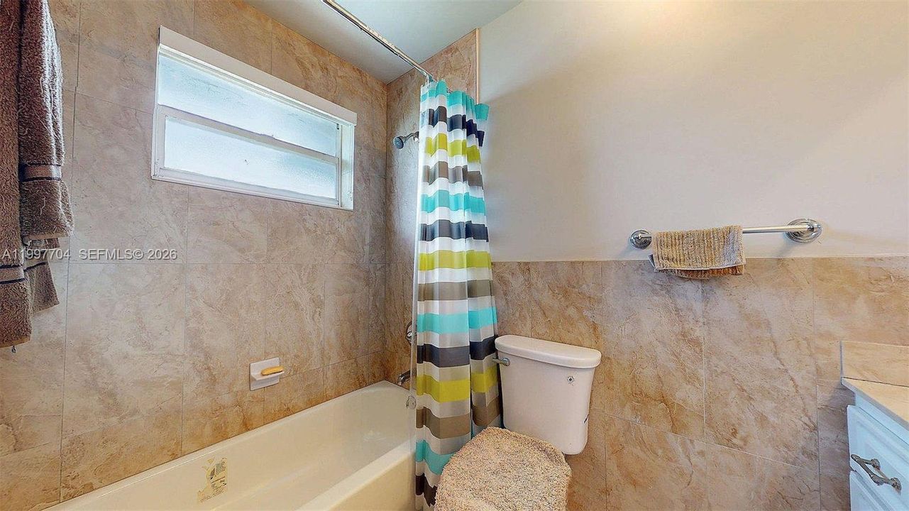 Active With Contract: $2,800 (3 beds, 2 baths, 1196 Square Feet)
