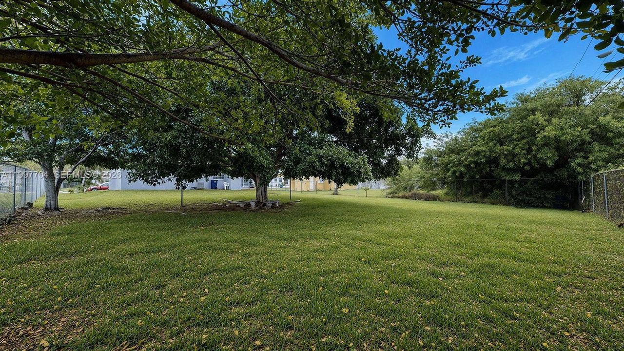 Active With Contract: $2,800 (3 beds, 2 baths, 1196 Square Feet)