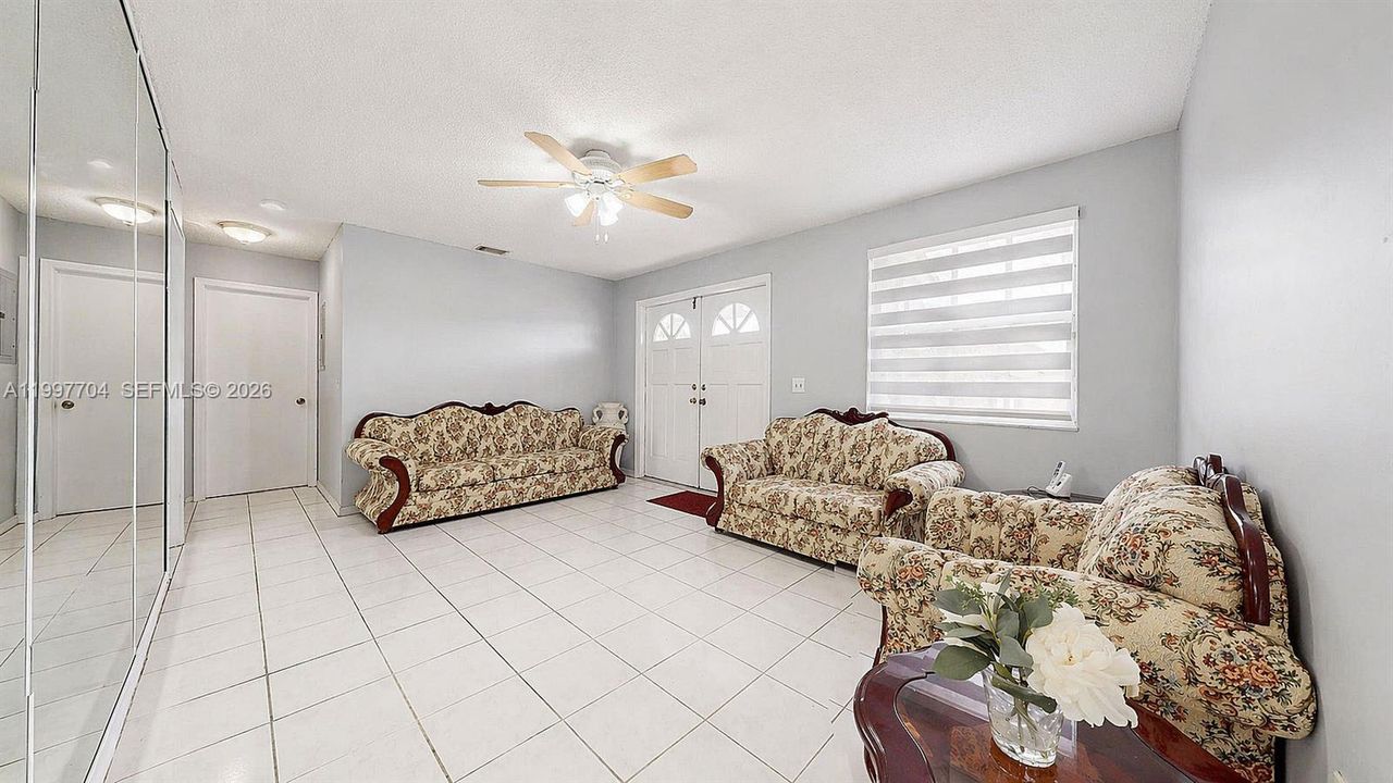 Active With Contract: $2,800 (3 beds, 2 baths, 1196 Square Feet)