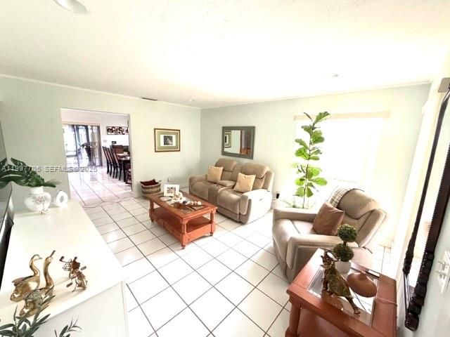 Activo con contrato: $469,999 (3 camas, 2 baños, 1225 Pies cuadrados)