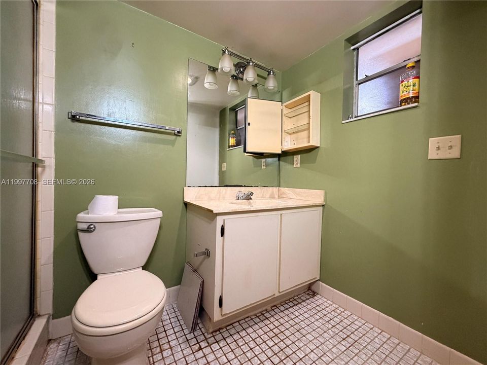 Activo con contrato: $220,000 (2 camas, 2 baños, 1038 Pies cuadrados)
