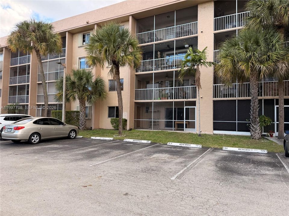 Activo con contrato: $220,000 (2 camas, 2 baños, 1038 Pies cuadrados)