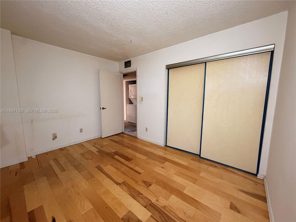 Activo con contrato: $220,000 (2 camas, 2 baños, 1038 Pies cuadrados)