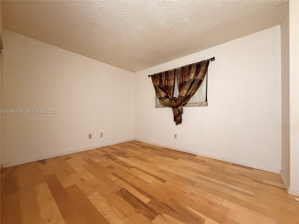 Activo con contrato: $220,000 (2 camas, 2 baños, 1038 Pies cuadrados)