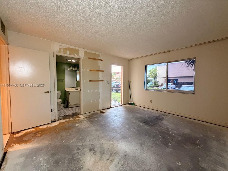 Activo con contrato: $220,000 (2 camas, 2 baños, 1038 Pies cuadrados)