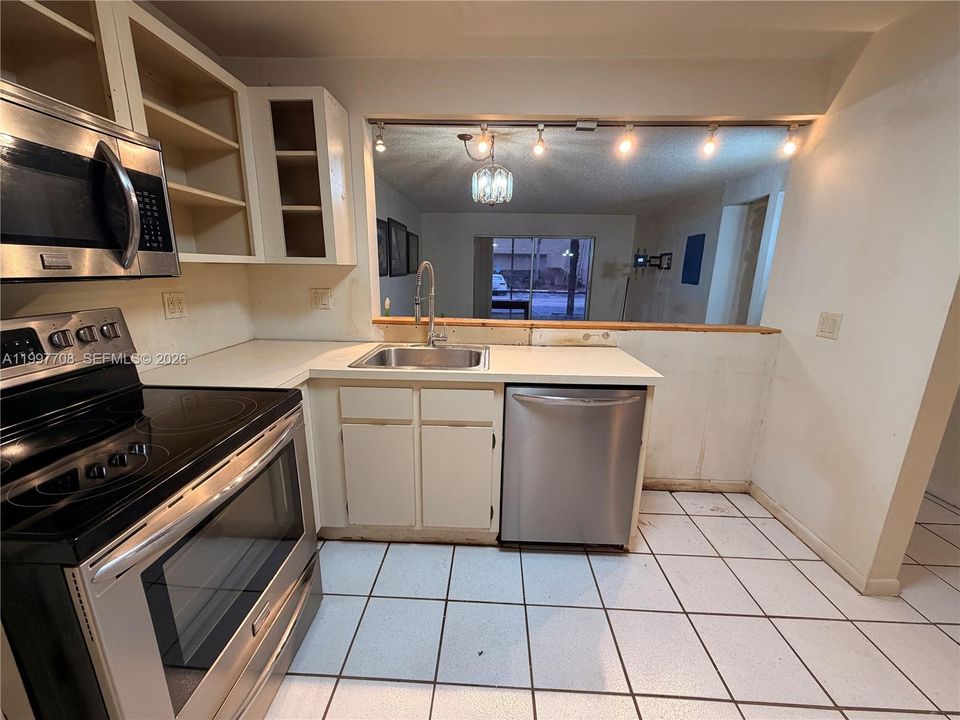 Activo con contrato: $220,000 (2 camas, 2 baños, 1038 Pies cuadrados)