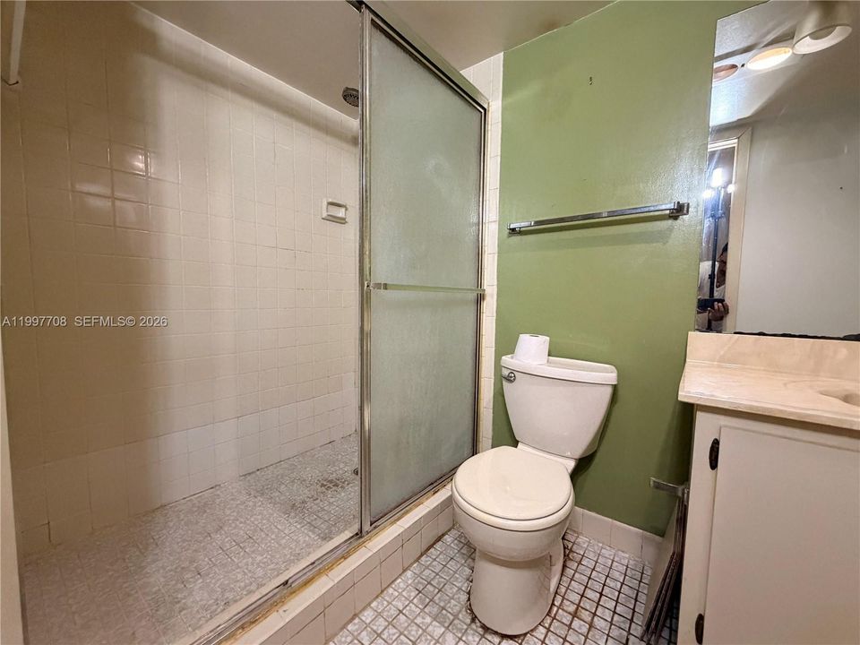 Activo con contrato: $220,000 (2 camas, 2 baños, 1038 Pies cuadrados)
