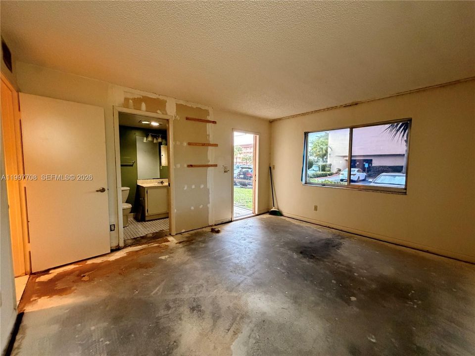 Activo con contrato: $220,000 (2 camas, 2 baños, 1038 Pies cuadrados)