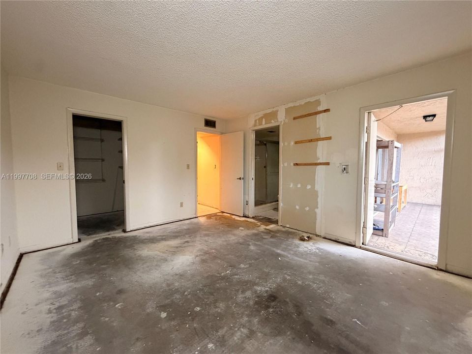 Activo con contrato: $220,000 (2 camas, 2 baños, 1038 Pies cuadrados)