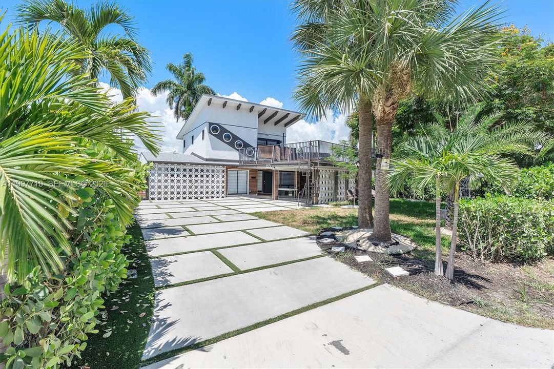 For Sale: $735,500 (4 beds, 3 baths, 2130 Square Feet)