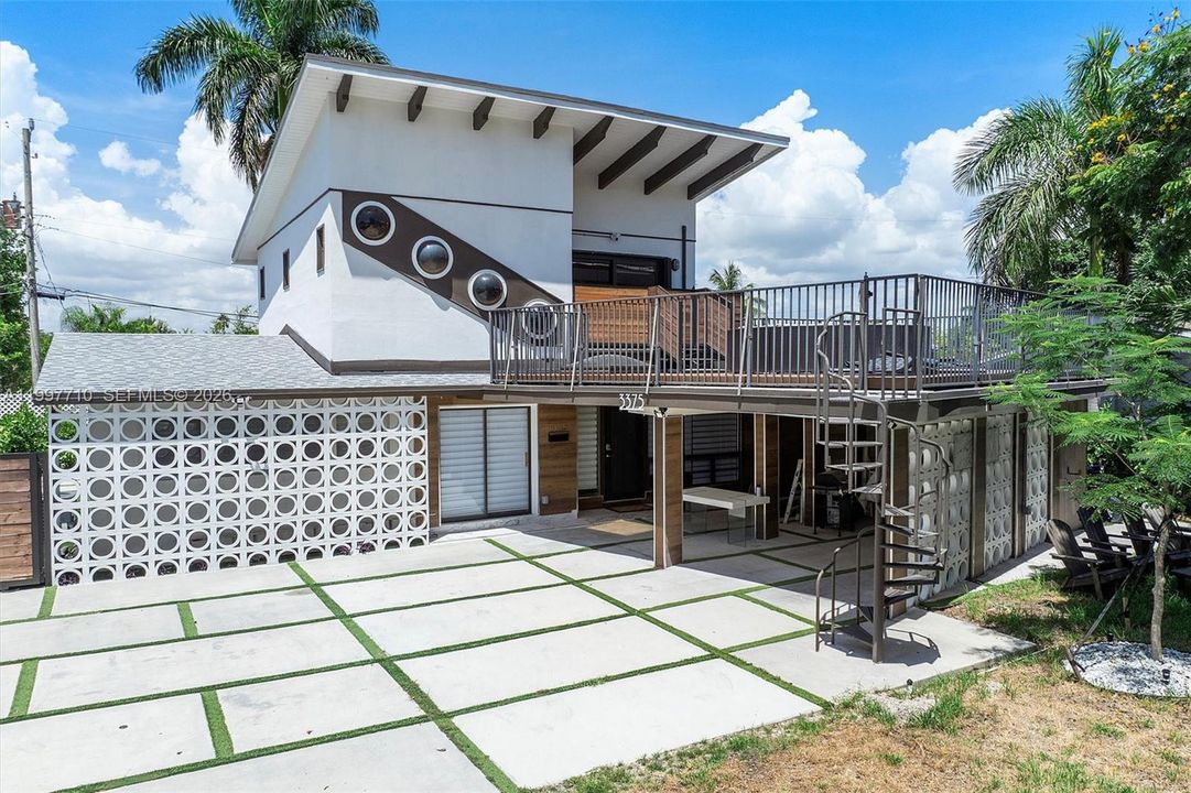 For Sale: $735,500 (4 beds, 3 baths, 2130 Square Feet)