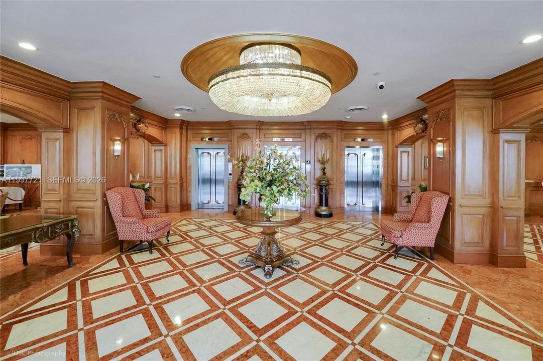 Recently Sold: $386,400 (1 beds, 1 baths, 890 Square Feet)