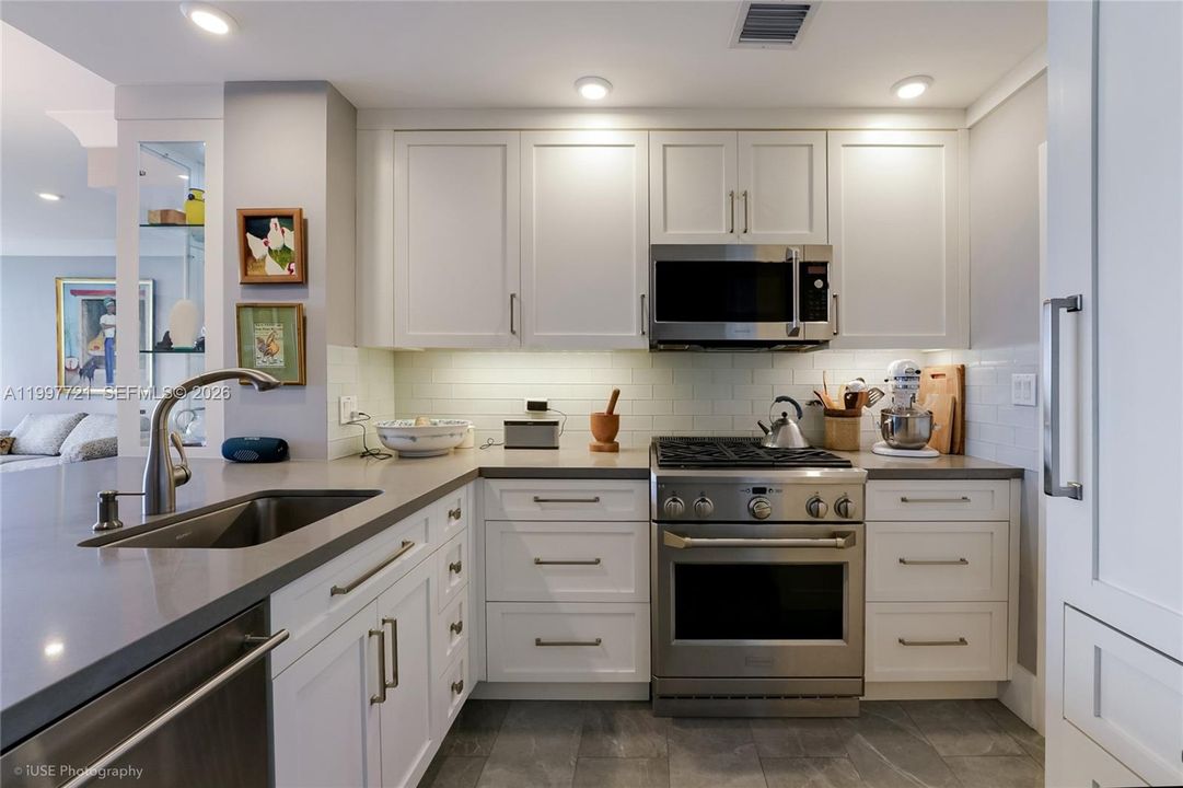 Recently Sold: $386,400 (1 beds, 1 baths, 890 Square Feet)