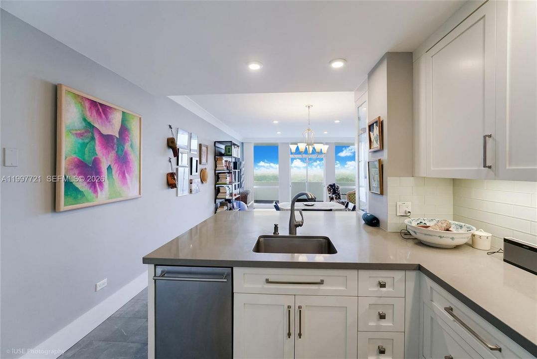 Recently Sold: $386,400 (1 beds, 1 baths, 890 Square Feet)