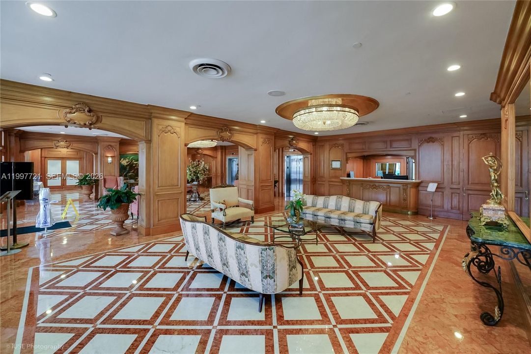 Recently Sold: $386,400 (1 beds, 1 baths, 890 Square Feet)