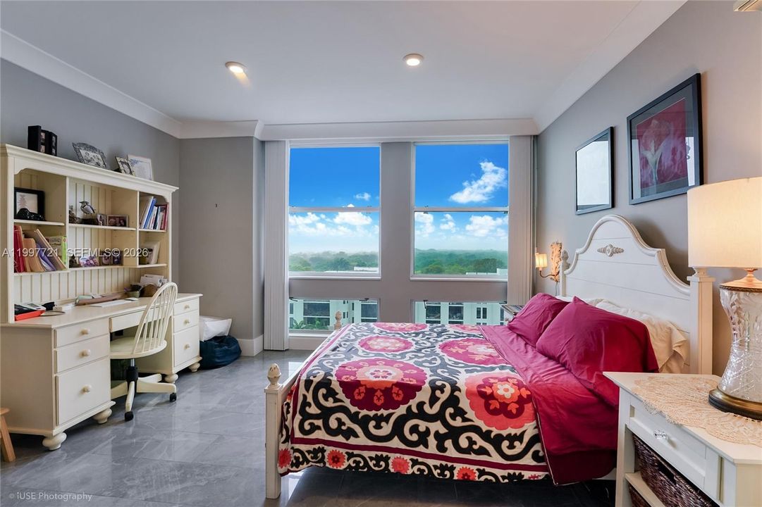 Recently Sold: $386,400 (1 beds, 1 baths, 890 Square Feet)